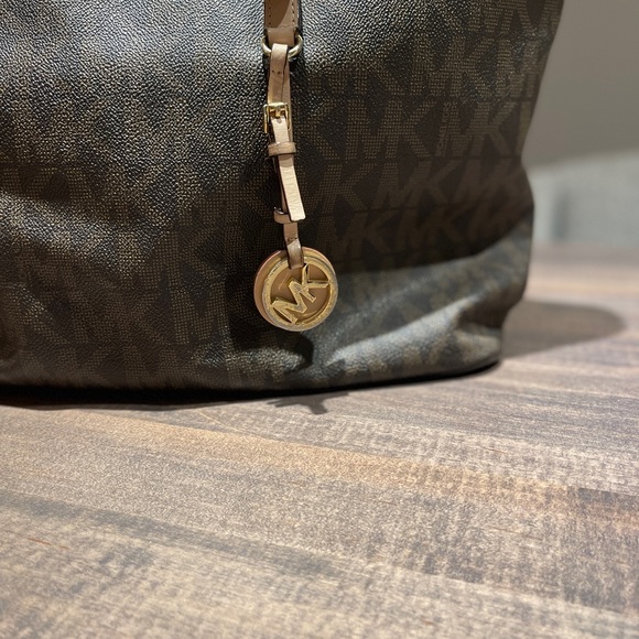 Michael Kors Bag - mark on bottom of bag - Picture 5 of 5